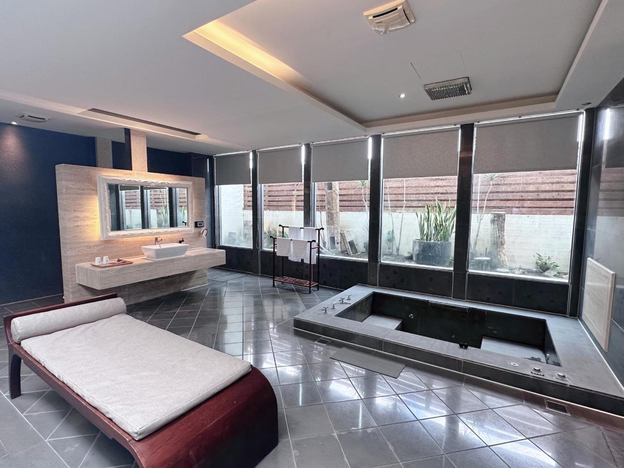 Orient Luxury Villa Motel Huwei Exteriör bild