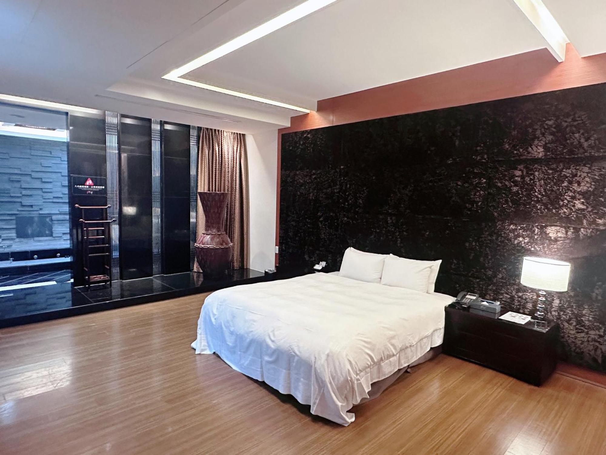 Orient Luxury Villa Motel Huwei Exteriör bild